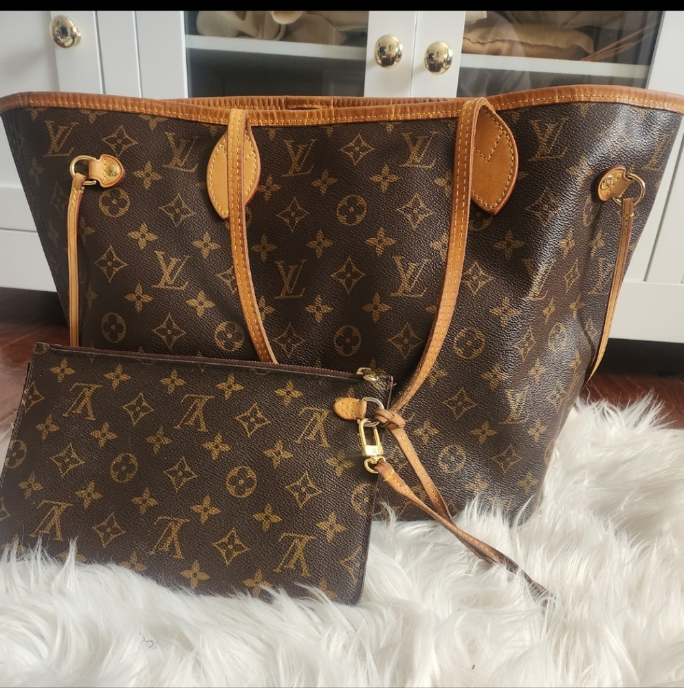 Louis Vuitton Neverfull w/Pouch. Free New Labubu With Purchasee!